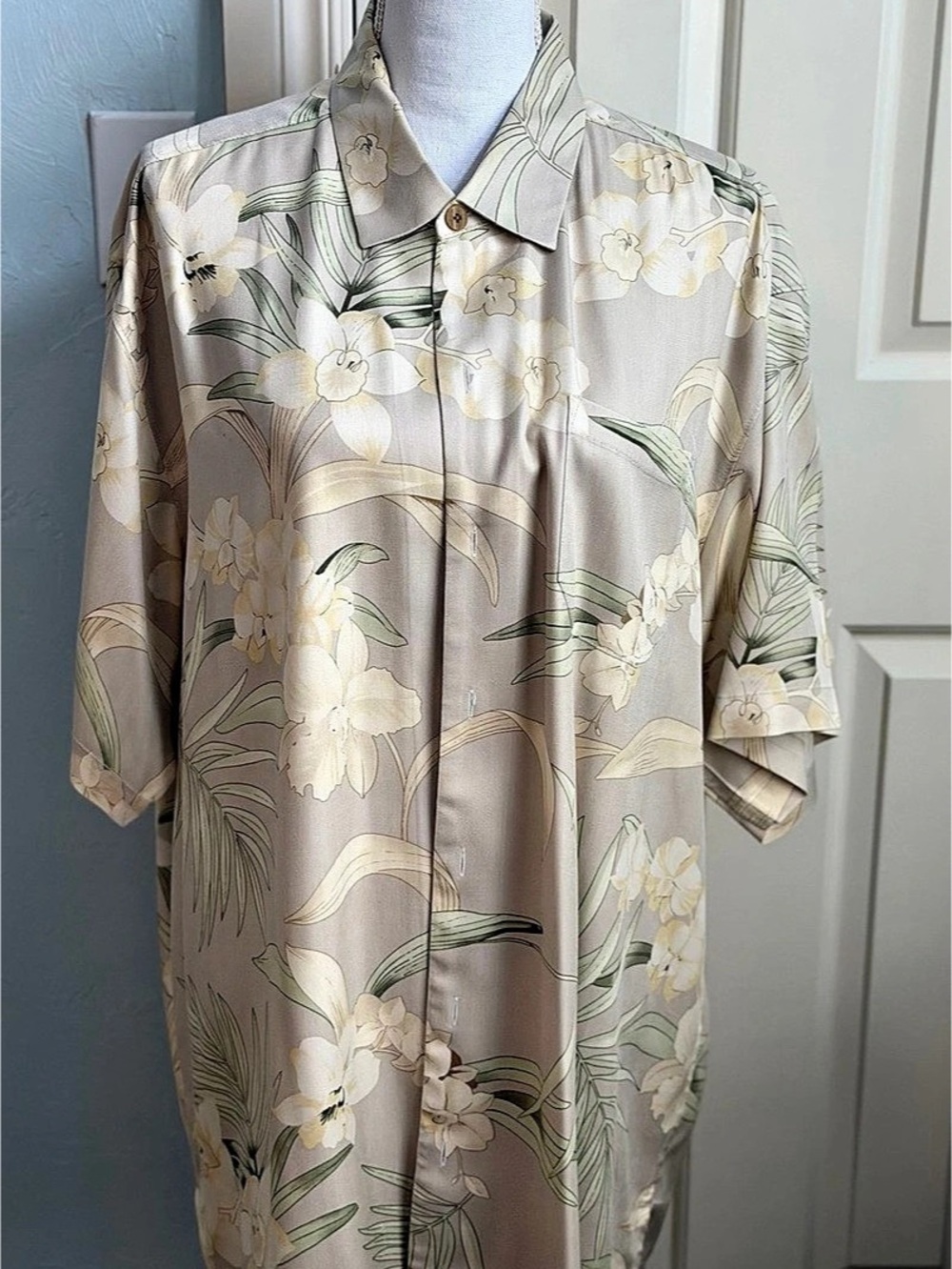 Tommy Bahama Silk Floral Camp Shirt XL Like New